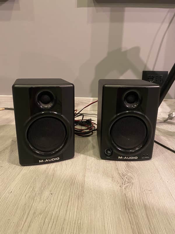 M-Audio AV40 - BLACK image 1