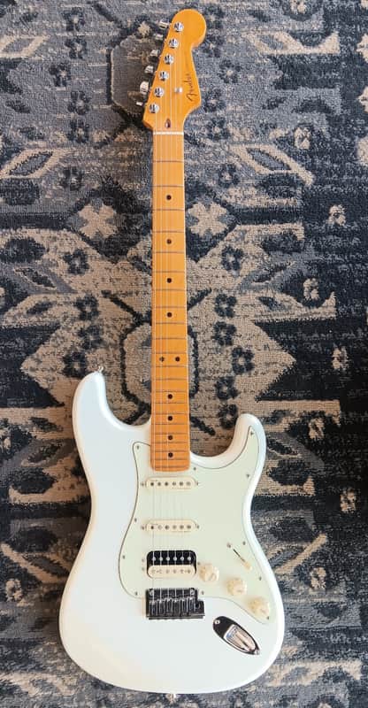 Fender American Ultra Stratocaster HSS with Maple Fretboard 2019 - Arctic Pearl