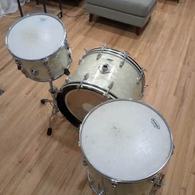 Ludwig Classic Maple Fab Outfit 9x13 / 16x16 / 14x22" Drum Set image 6