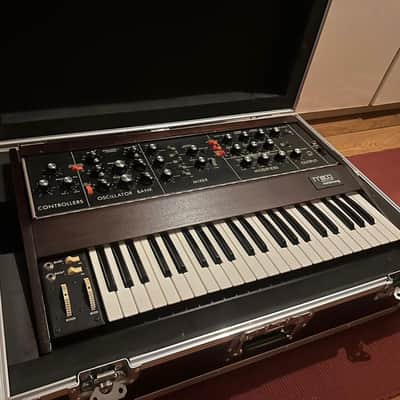 Moog Minimoog Model D 44-Key Monophonic Synthesizer 1971 - 1982 - Black / Wood