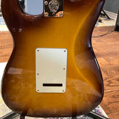Fender 75th Anniversary Commemorative Stratocaster 2021 - 2-Color Bourbon Burst image 9