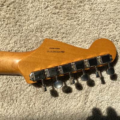 Fender Vintera '60s Stratocaster with Pau Ferro Fretboard 2019 - Present - 3-Color Sunburst image 9
