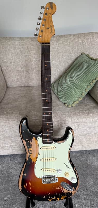 Fender Mike McCready Signature Stratocaster 3 Color Sunburst Relic