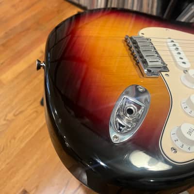 Fender American Series Stratocaster with Rosewood Fretboard 2000 - 2007 - 3-Color Sunburst image 11