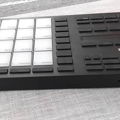 Native Instruments Maschine Mikro MKIII, with software image 3