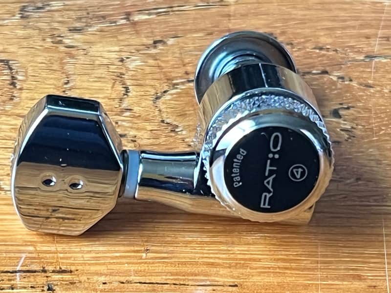 Graph Tech Graph Tech Ratio Tuned Staggered Locking Tuners 2023 - Chrome image 1