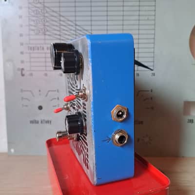 DOOM4049 noise machine/distortion, handmade image 7
