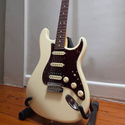 Fender American Professional II Stratocaster HSS with Rosewood Fretboard 2020 - Present - Olympic White image 2