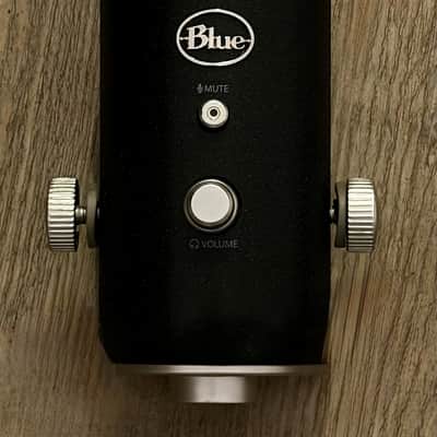 Blue Yeti Multi-Pattern USB Condenser Microphone Blackout w/ Caseling Hard Case image 3
