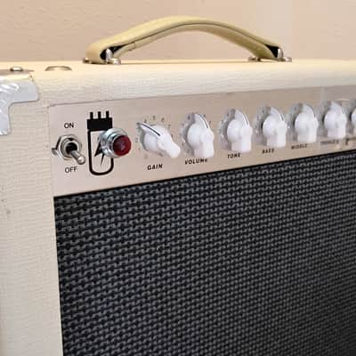 Monoprice Stage Right 15-Watt 1x12 All-Tube Guitar Combo Amp image 2