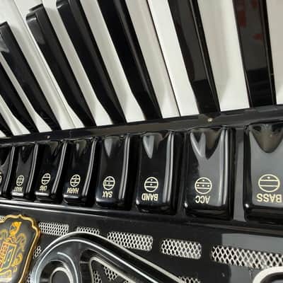 Guerrini Folk Accordion LMMMH– 5 Reeds, No Tone Chamber (Non-Cassotto) – Excellent to Mint Condition image 4
