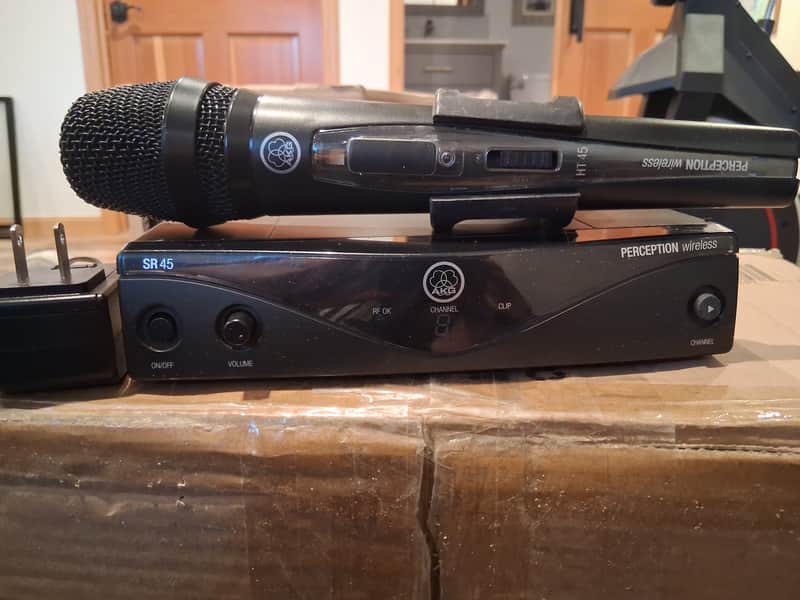 AKG SR45 High Performance Wireless Stationary Receiver with microphone 2010s - Black image 1