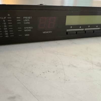 Yamaha SPX990 Professional Multi-Effect Processor 1990s - Black image 3