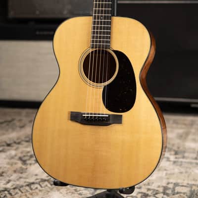 Martin 000-18 Standard Series Acoustic Guitar with Hardshell Case image 3