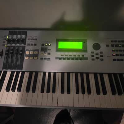 Yamaha Motif ES 8 Production Synthesizer 2000s - Gray image 2