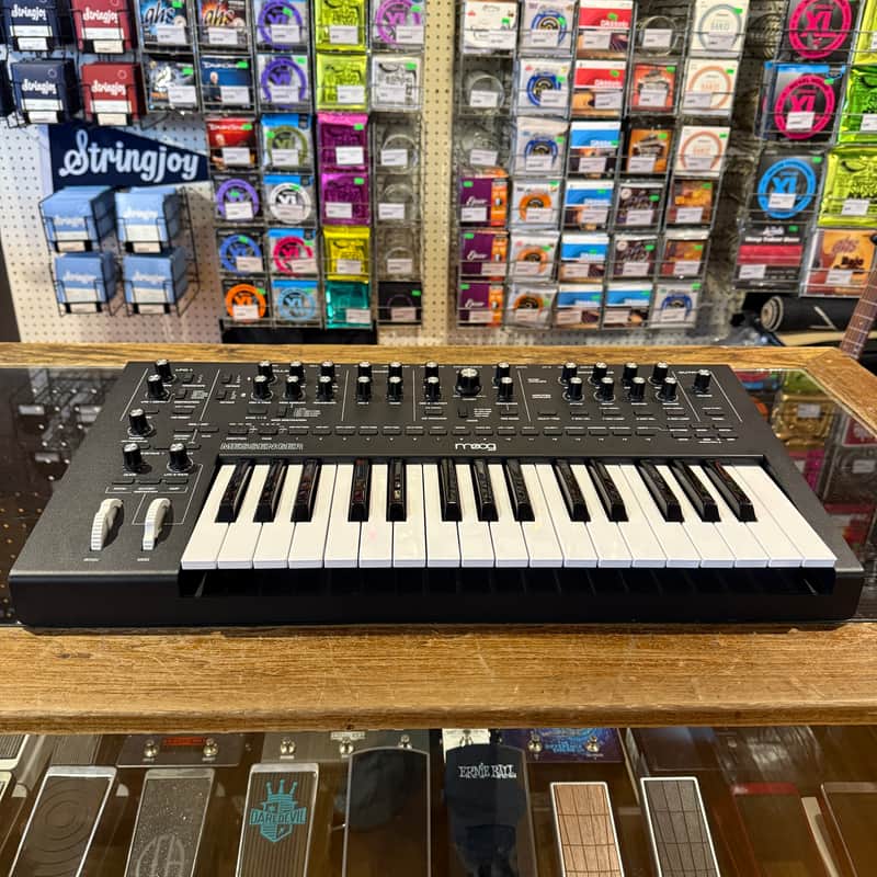 Moog Messenger 32-Key Monophonic Synthesizer 2025 - Present - Black image 1