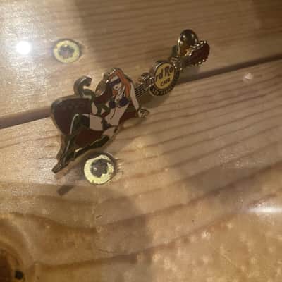 2006 Hard Rock Cafe Pin Up Girl Pin image 2