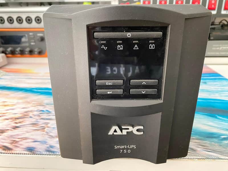 APC Smart-UPS 750 Stromversorgung image 1
