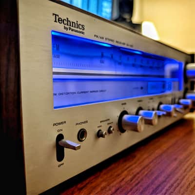 Technics SA-400 FM / AM Stereo Receiver 1978 - 1979 - Silver w/ Blue LEDS image 1