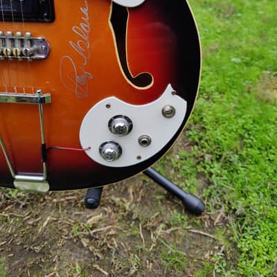 Mosrite Celebrity III 1965-1967 - Sunburst image 3
