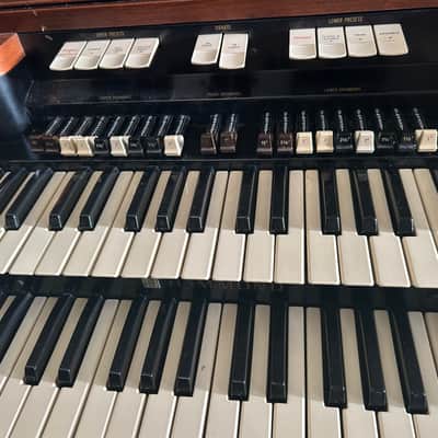 Hammond Organ, with Premium Internal Speakers & Bench image 3