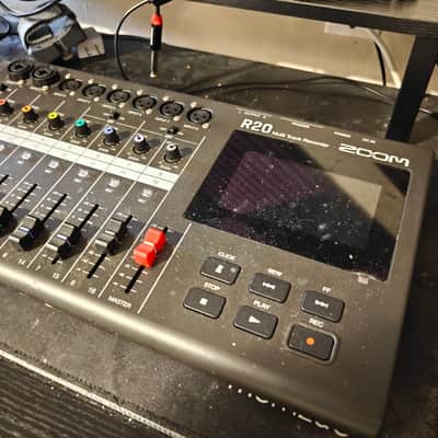 Zoom R20 Multitrack Recorder 2021 - Present - Black image 2