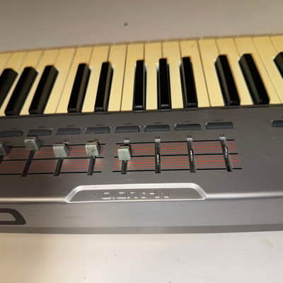 M-Audio Oxygen 49 MKI MIDI Keyboard Controller 2006 - 2009 - Silver image 10