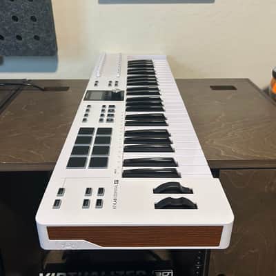 Arturia KeyLab Essential 49 MkIII MIDI Controller 2023 - Present White image 6