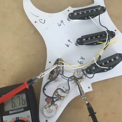 2000s Genuine Fender Guitar Aged Relic Loaded Strat Pickguard Pickups Parchment Natural Aging image 16