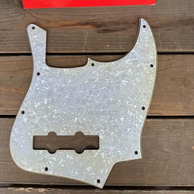 Real Life Relics Aged Jazz J Bass® Pickguard White Pearl 3 Ply 10 Hole    [PGAQ3]