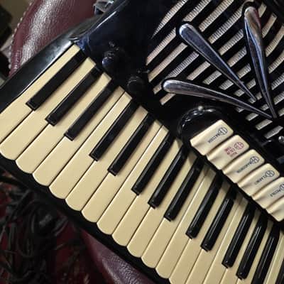 Sonola Piano Accordion 55s 41/120 w Case and Straps - Black image 2