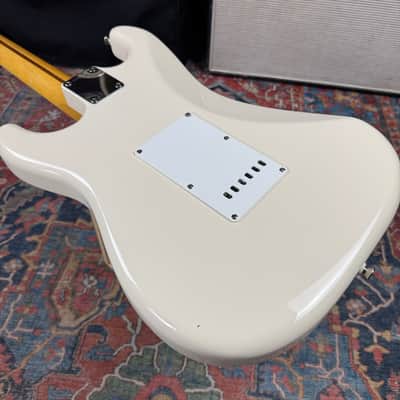 *Video* Fender JV Modified 60's Stratocaster Olympic Soft V Neck White Hard Case - 2022 image 7