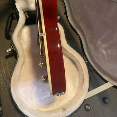 Gibson Les Paul Classic 2022 Cherry Burst Upgraded Locking Tuners Upgraded Gibson case image 11