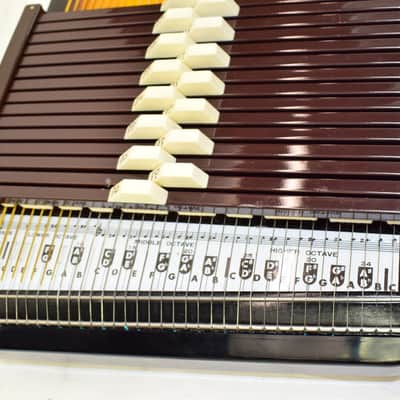 Chromaharp by Rhythm Band 15-Chord Autoharp w/ Accessories image 4