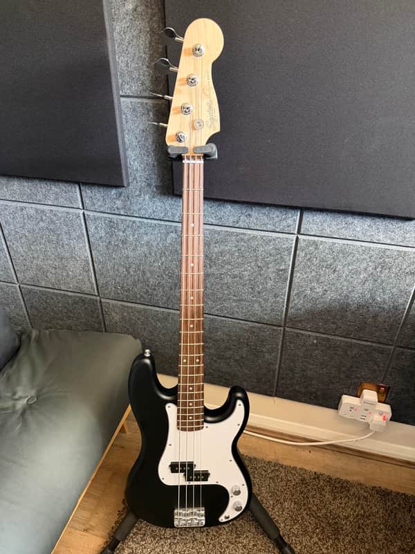 Squier P Bass