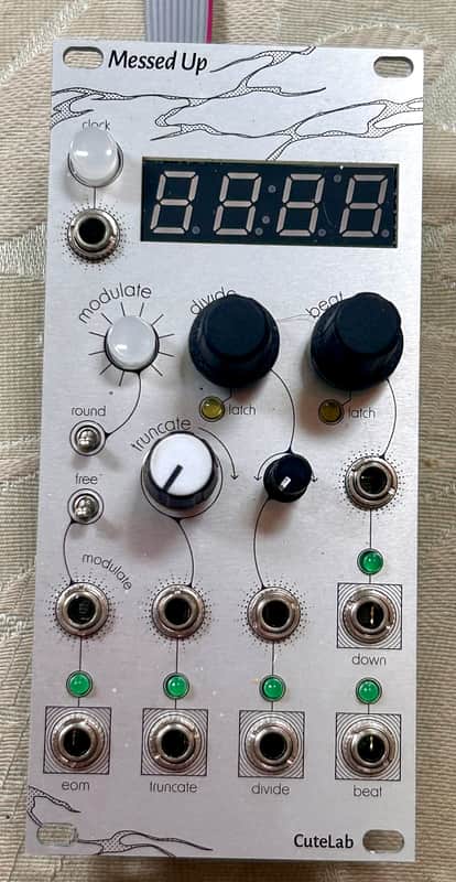 CuteLab Messed Up Clock Generator + Stretcher (Silver) image 1