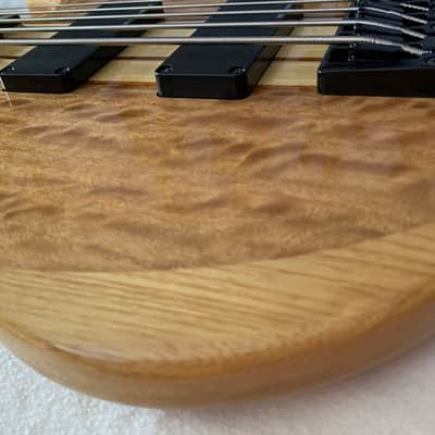Harley Benton BZ5000 NT 5 String Bass Guitar w/Hard Shell Case Natural Clear image 6