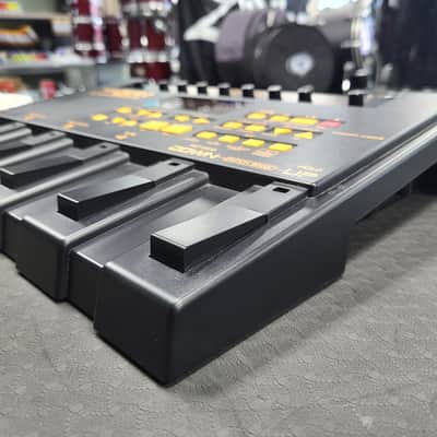 Roland GR-1 Guitar Synthesizer - Black image 3