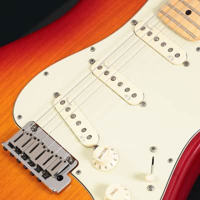 Fender USA American Deluxe Stratocaster Ash with N3 MF, Aged Cherry Sunburst Fender [US13003186] (05/18) image 13