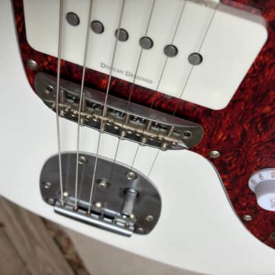 Squier Vintage Modified Jazzmaster with Laurel Fretboard 2018 - 2019 - Olympic White electric guitar tortoise image 17