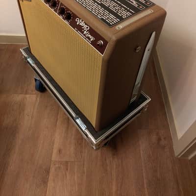 Fender Vibro-King 20th Anniversary Edition 60-Watt 3x10" Guitar Combo 2013 - 2016 - Brown image 3