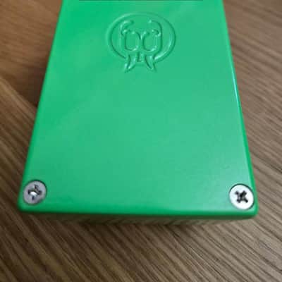 Walrus Audio Monument Harmonic Tap Tremolo V2 Limited Edition Neon 2020s - Neon Green image 5