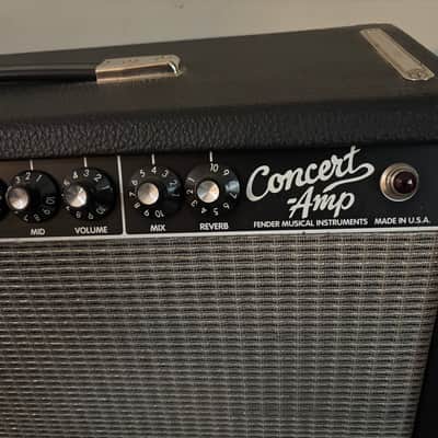 Fender Concert Amp 2-Channel 60-Watt 1x12" Guitar Combo 1996 silver face image 3