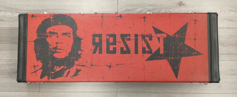 Postal Monkey "El Resisto" Che Guevara Guitar Hard Case - Fantastic Condition w/ Working Tuner & Original Manual image 1