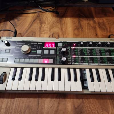 Korg MicroKORG 37-Key Synthesizer/Vocoder 2002 - 2019 - Silver