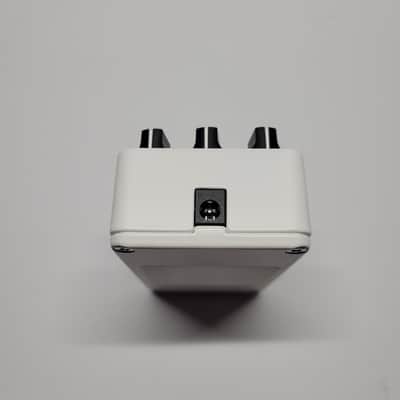 JHS 3 Series Delay - White image 5