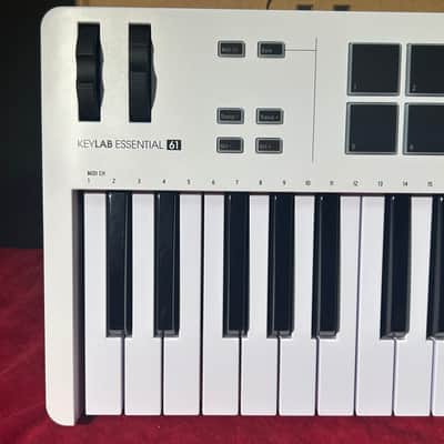 Arturia KeyLab 61 MkIII MIDI Controller 2024 - Present - White image 3