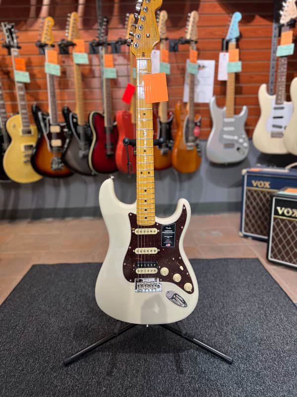 Fender American Professional II Stratocaster HSS with Maple Fretboard 2020 - Present - Olympic White image 1