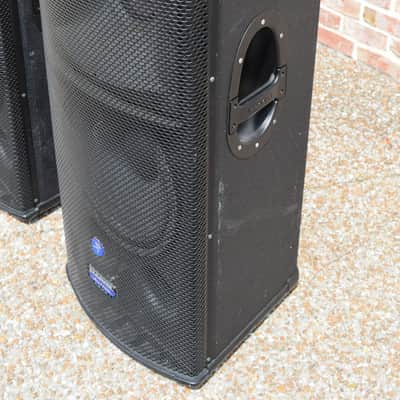Mackie SR-1530 powered 3 way PA speakers excellent-used speakers for sale image 2
