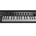 KOMPLETE Kontrol M32 Micro MIDI Keyboard